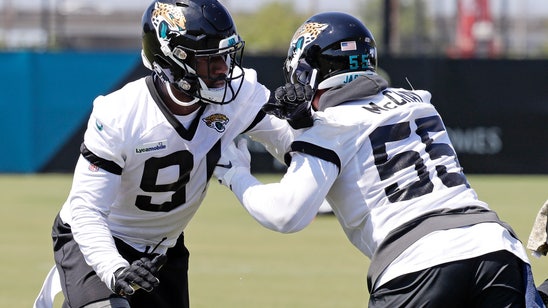 Ngakoue rejoins Jaguars, vows to play even without new deal