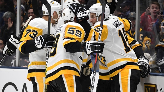 Guentzel helps Penguins top Islanders 2-1