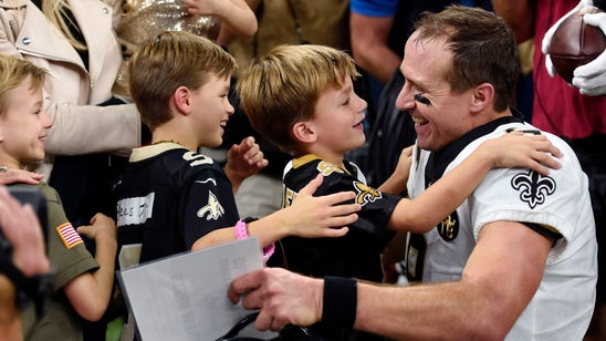 Record-breaking night brings out Brees' emotional side