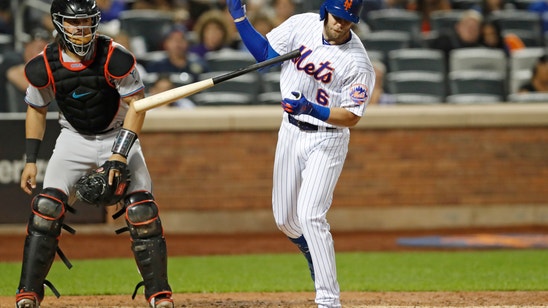 Mets’ McNeil has surgery to repair broken right wrist