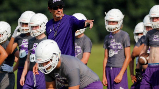 Back in Texas, Briles returns to coaching in the small time