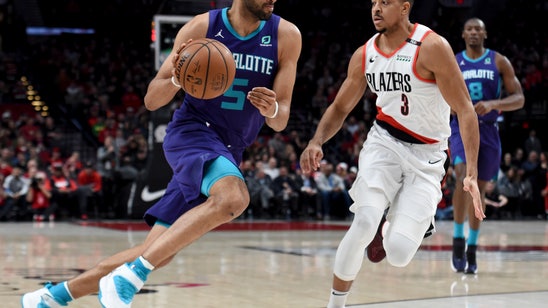McCollum helps Trail Blazers rout Hornets 127-96