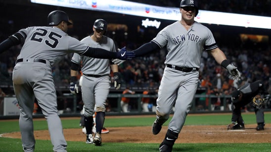 Voit homers, drives in 3 to power Yankees past Giants, 7-3