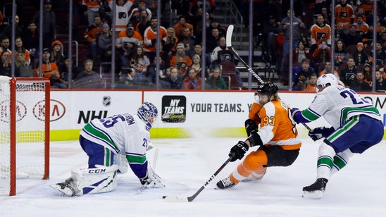 Hart, Voracek lead Flyers past Canucks for 8th straight win