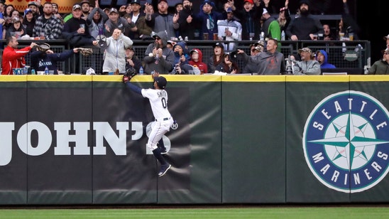 Altuve homers, Verlander dominates as Astros beat M’s 3-1
