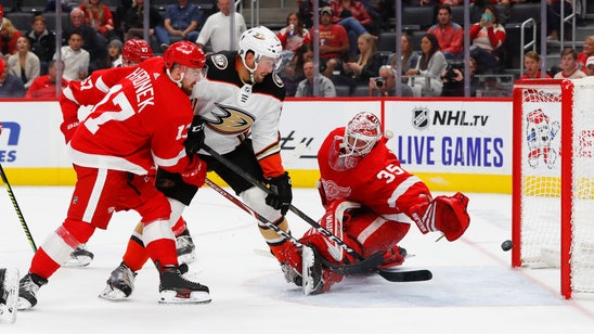 Ritchie gets key goal, Ducks beat Red Wings to stay unbeaten