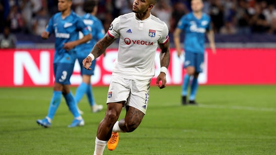 Depay's penalty rescues 1-1 draw for Lyon against Zenit