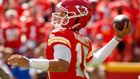 Mahomes throws 3 TD passes as Chiefs beat 49ers, 38-27
