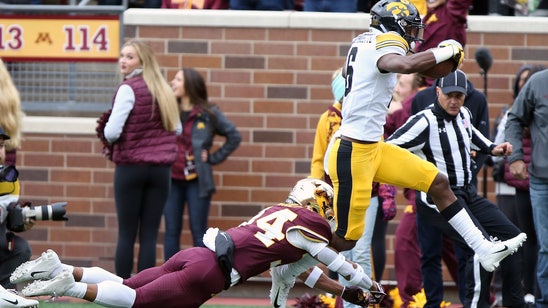 Stanley’s 4 TD passes send Iowa past Minnesota 48-31