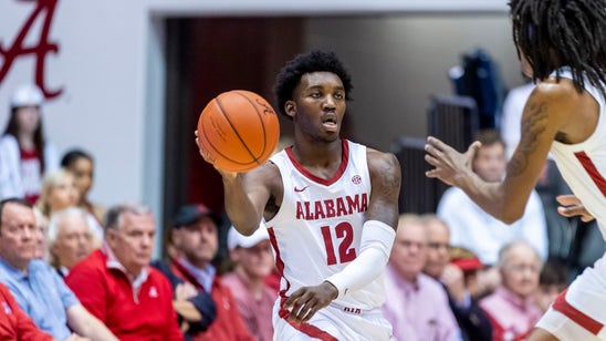 Lewis, Alabama hand No. 4 Auburn its first loss, 83-64