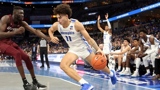 Memphis guard Lester Quinones out 3 weeks with broken hand