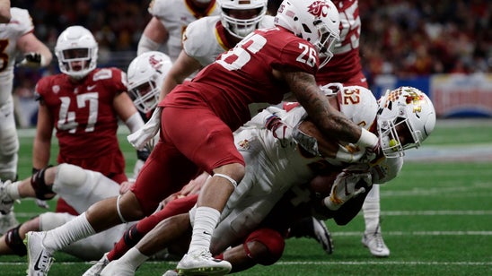 Minshew leads Washington State past Iowa State, 28-26.