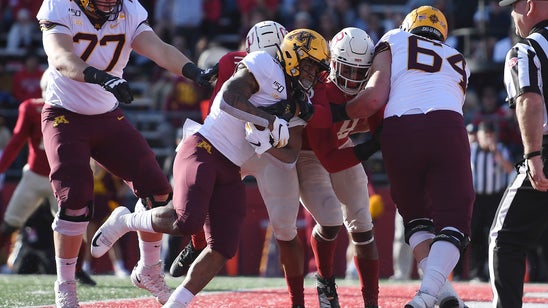 Smith runs for 2 TDs, No. 20 Minnesota routs Rutgers 42-7