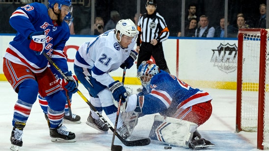 Lightning win 10th straight, Flames streak to 7th in a row