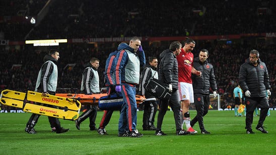 Zlatan Ibrahimovic exits Europa League match with apparent knee injury