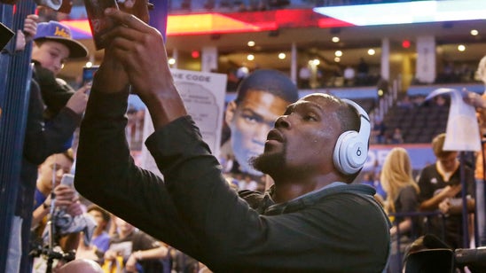 WATCH: Thunder fans boo Kevin Durant as he takes court in Oklahoma City return