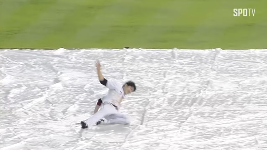 Korean baseball players risk life and limb for rainout amusement