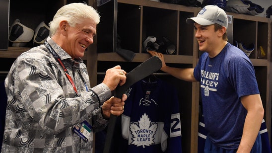 Past meets present: Today's Maple Leafs bond with legends of yesteryear