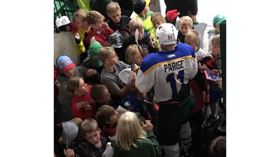 Top Tweets: Parise greets sea of young 'Da Beauty League' fans