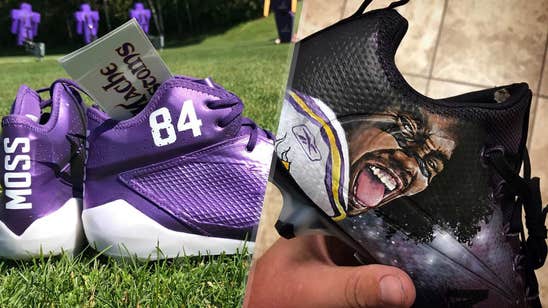 Top Tweets: Vikings celebrate Randy Moss with custom gear