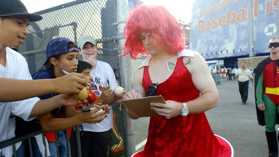 Angels pitcher Huston Street writes editorial favoring rookie dress-up