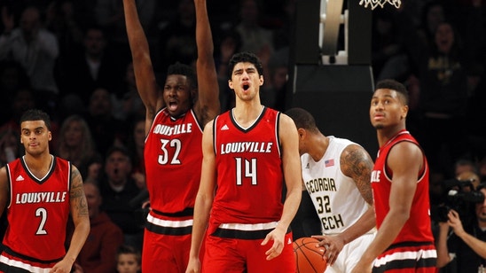 Louisville Basketball: Cards take down Wildcats at home