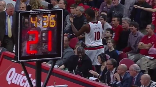 Louisville forward Jaylen Johnson walks to wrong bench before long journey home