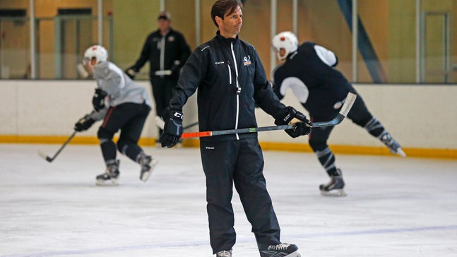 Close to home: Anaheim Ducks promote Dallas Eakins to coach