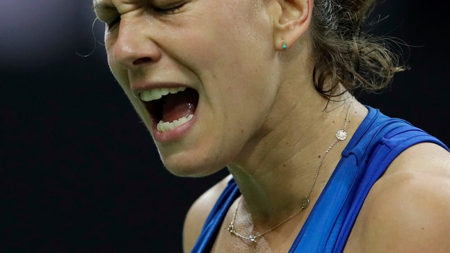 Czechs lead defending champion US in Fed Cup final