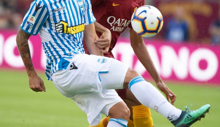 Roma Falls To Surprise 2 0 Defeat To 10 Man Spal In Serie A Fox Sports