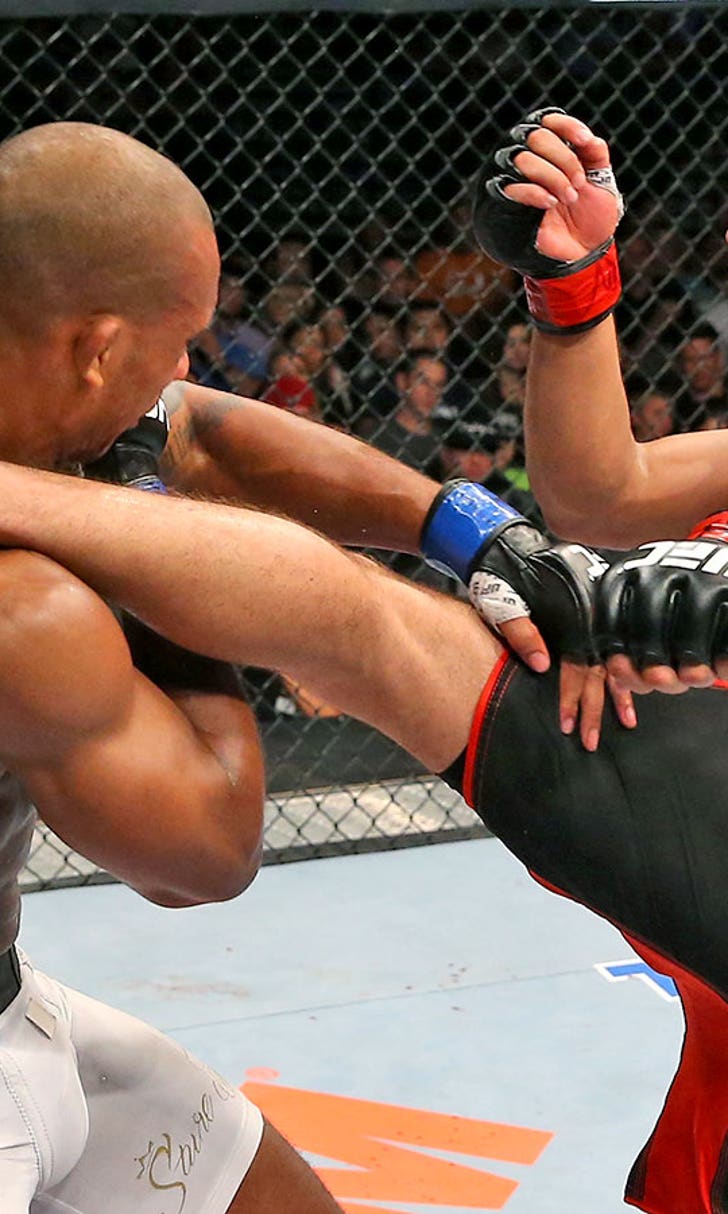 Kelvin Gastelum starts slow, rallies to beat Nico Musoke by decision | FOX Sports