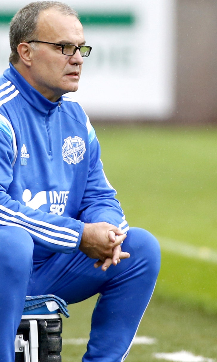 Ouch Marcelo Bielsa Sits Down On Cup Of Hot Coffee Hilarity Ensues Fox Sports