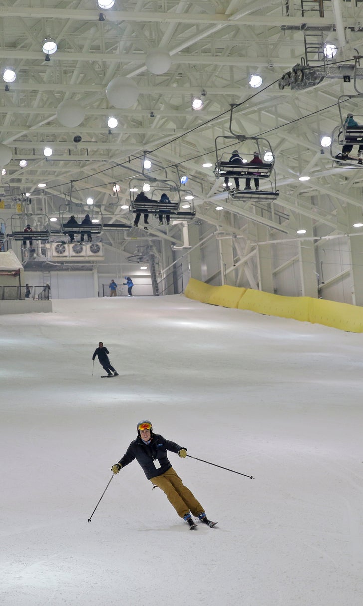 Long awaited indoor ski slope debuts at New Jersey megamall FOX Sports
