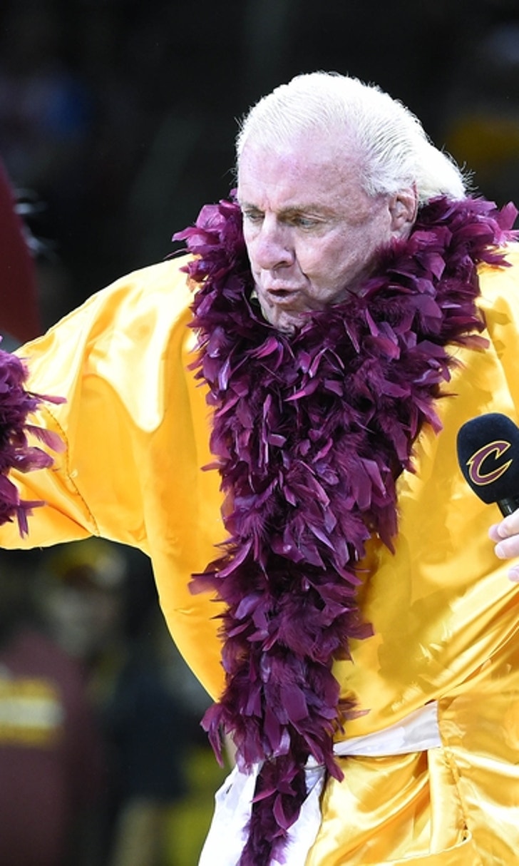 Ric Flair dead-lifts 400 pounds, promises to 'never retire' | FOX Sports