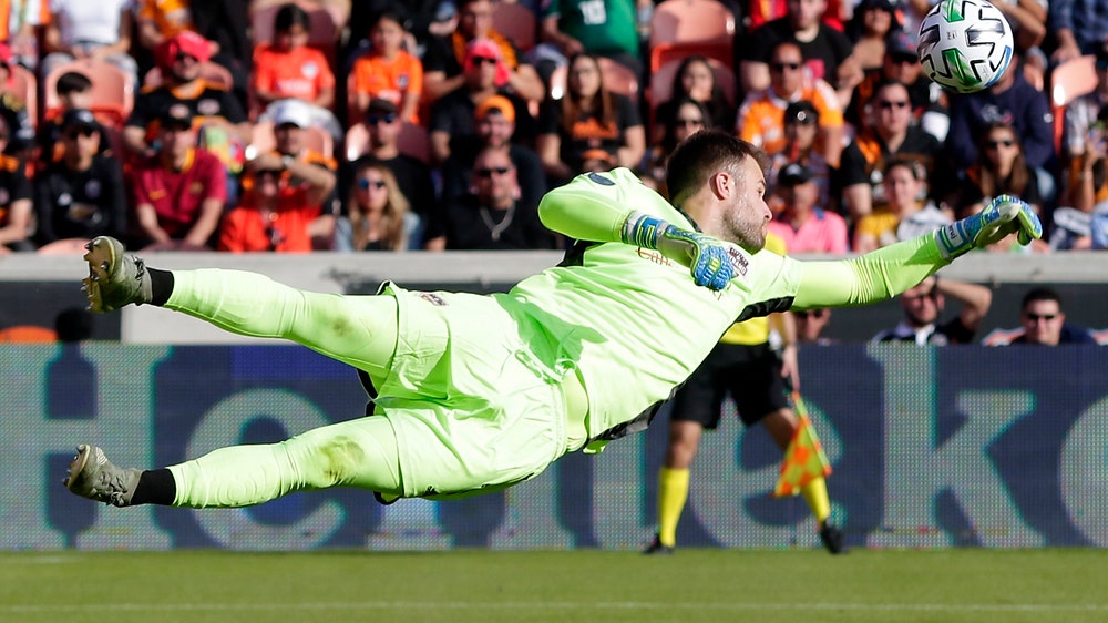 Manotas scores tying goal in Dynamo's 1-1 draw with Galaxy