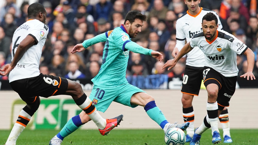 Valencia beats Barcelona 2-0 to inflict 1st loss on Setién