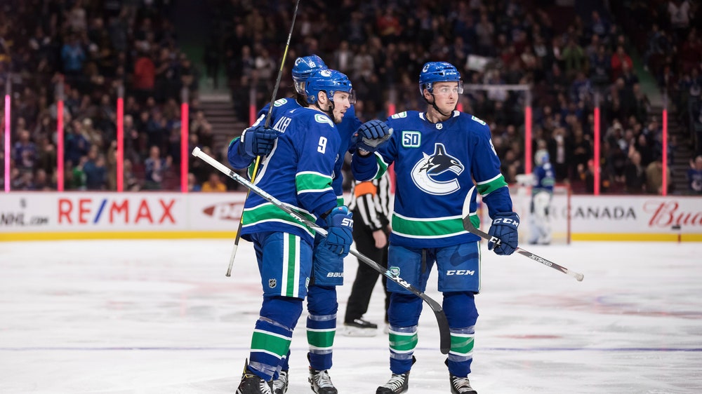 Miller leads Canucks past Blues 3-1 for 9th straight at home