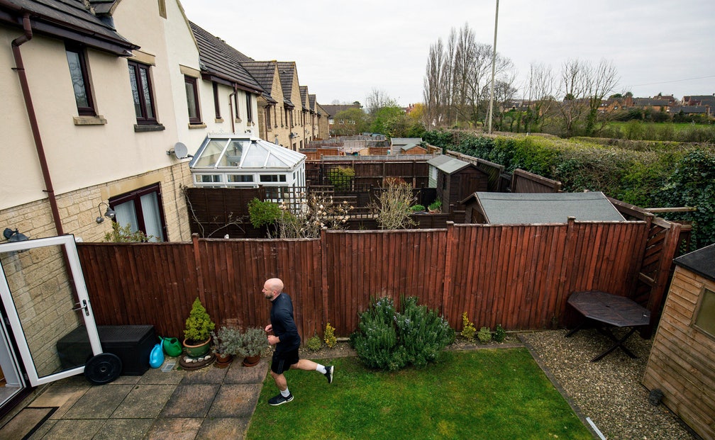 British Man Runs Marathon In Backyard During Lockdown Fox Sports