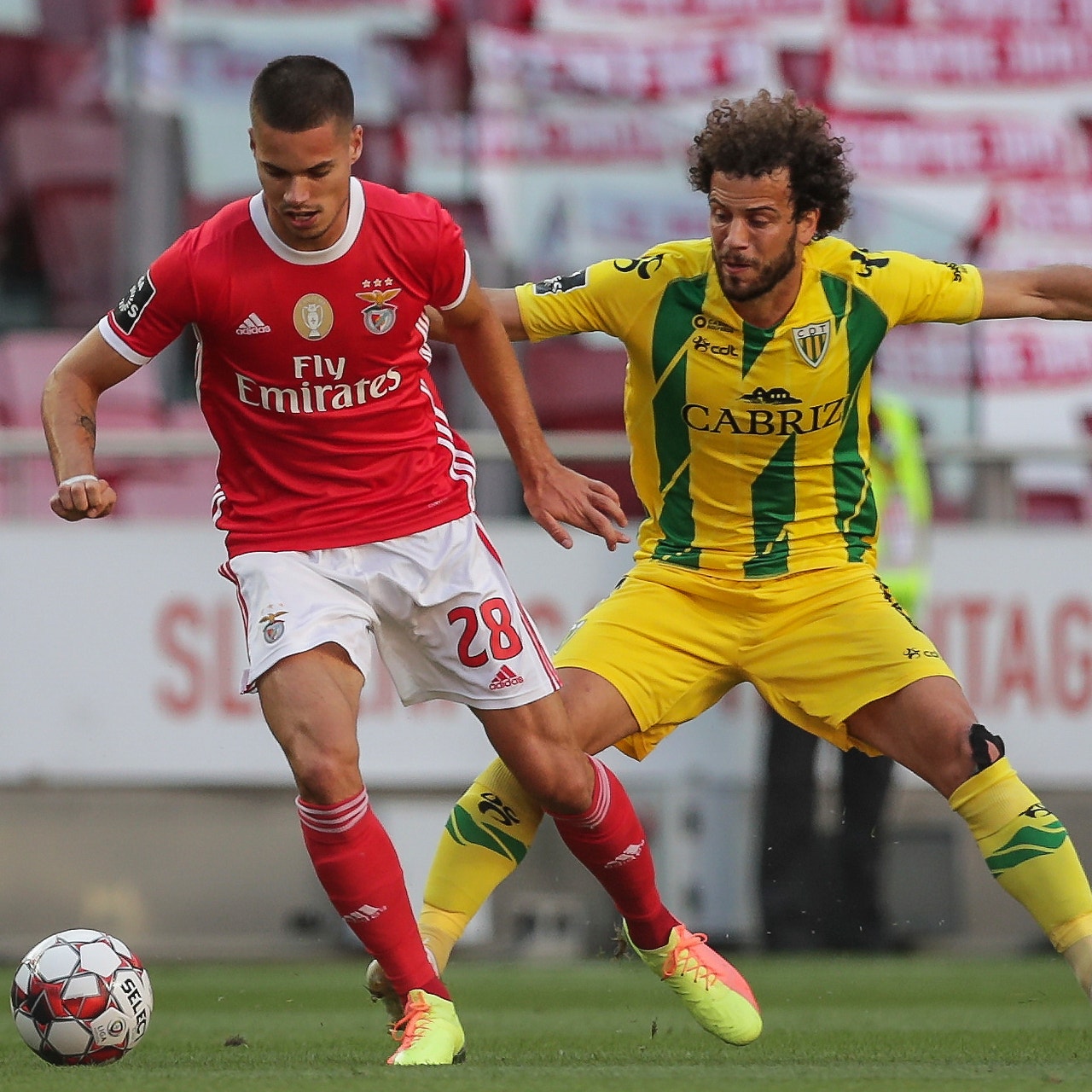 2 Benfica Players Injured When Bus Hit With Rocks Fox Sports