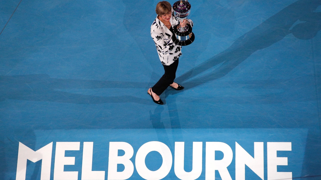 Navratilova sorry for protocol breach, not for Court protest