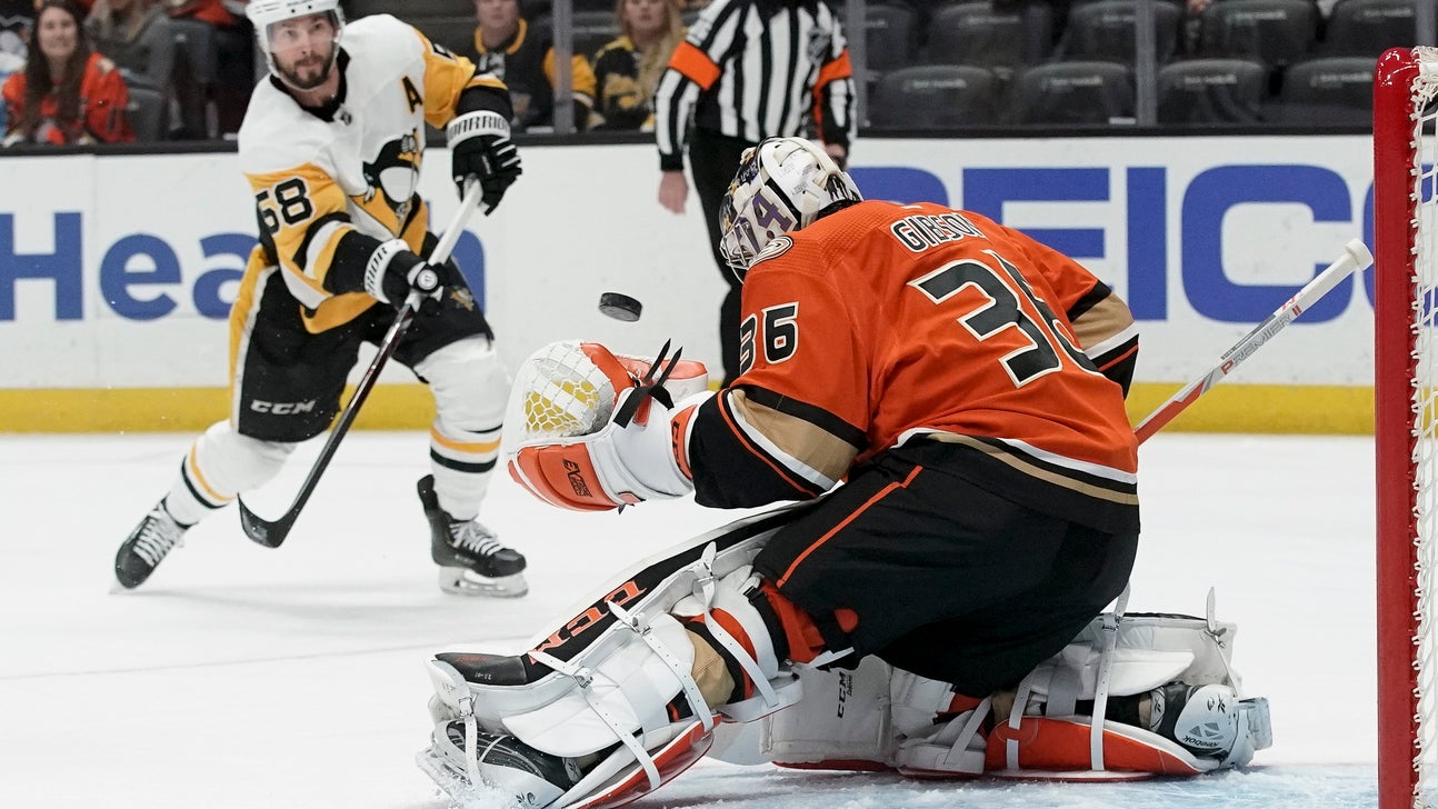 Gibson makes 28 saves as Anaheim defeats Pittsburgh 3-2