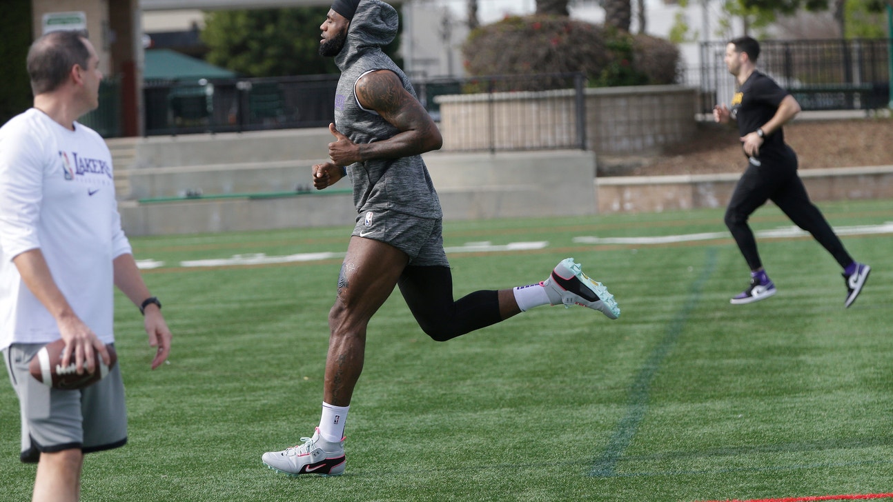 Lakers play outside to lighten spirits after Bryant's death