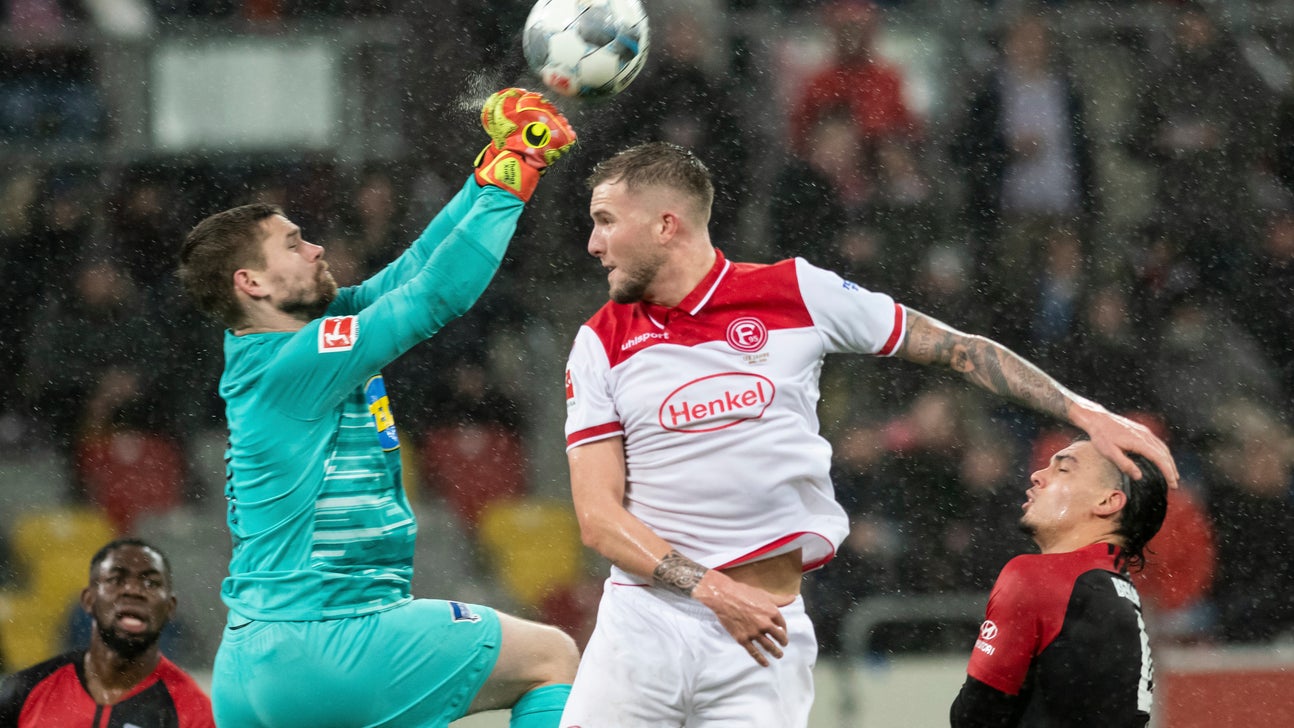 Hertha comes from 3 goals down to save face in Düsseldorf