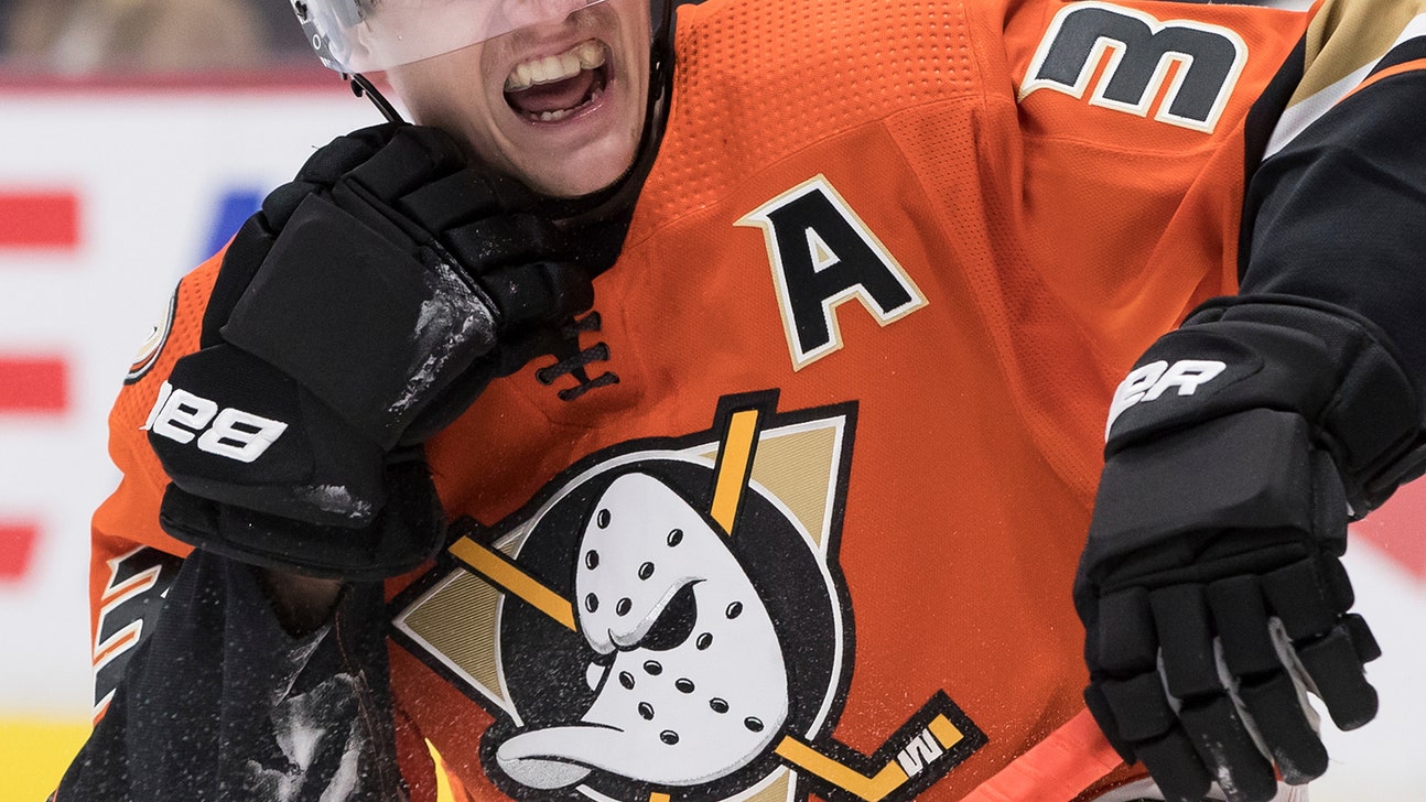 Henrique scores twice, Ducks beat Canucks 5-1