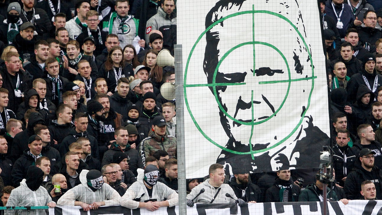 Gladbach supporters praised for condemning hate messages