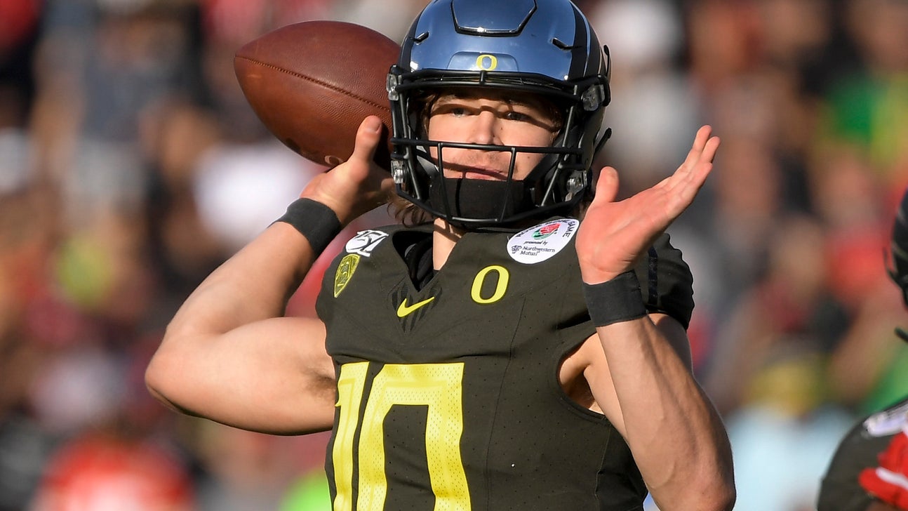 Justin Herbert's 2 brothers serve as his spotters, receivers