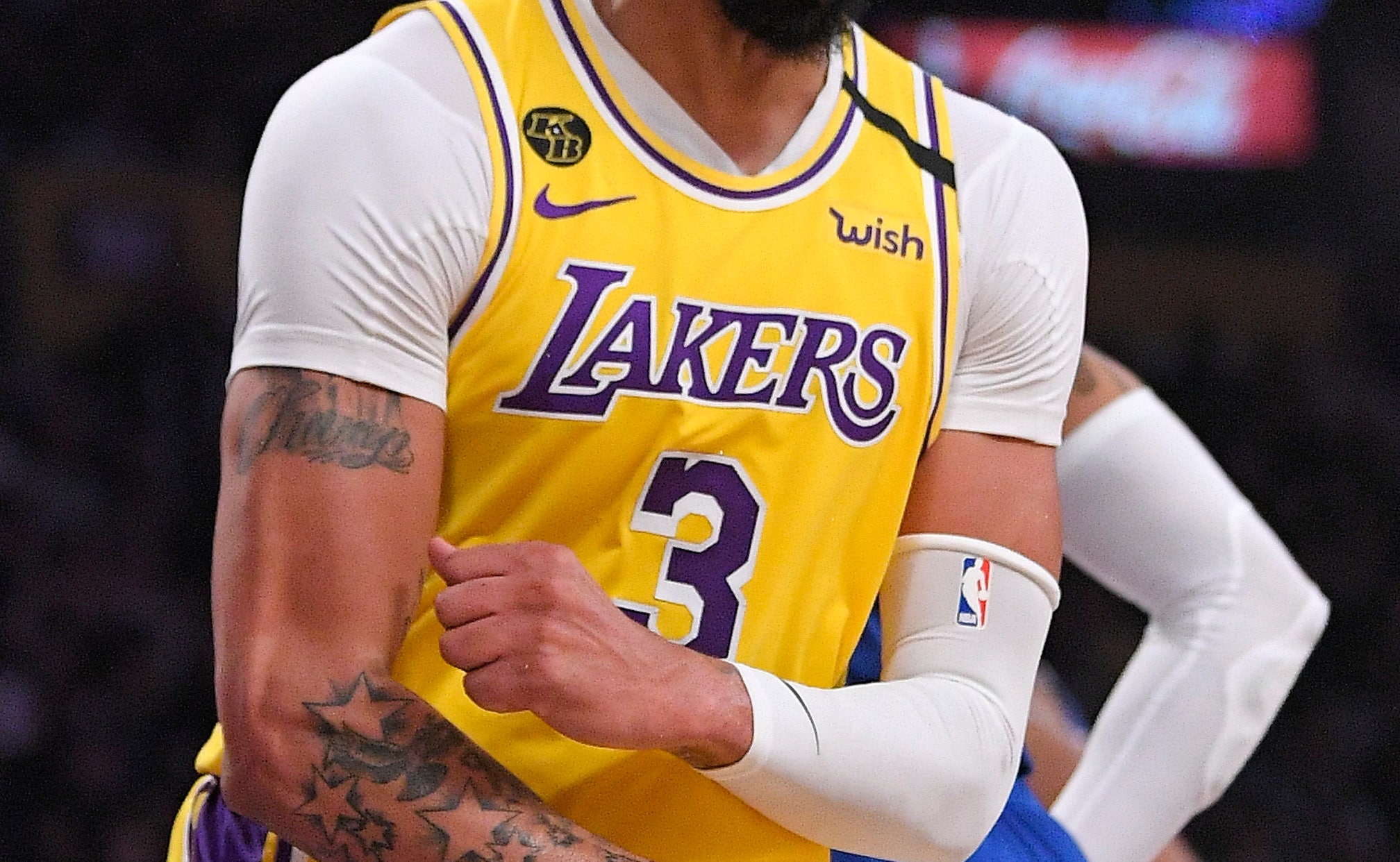 Anthony Davis scores 37, leads Lakers past Sixers 120-107 | FOX Sports