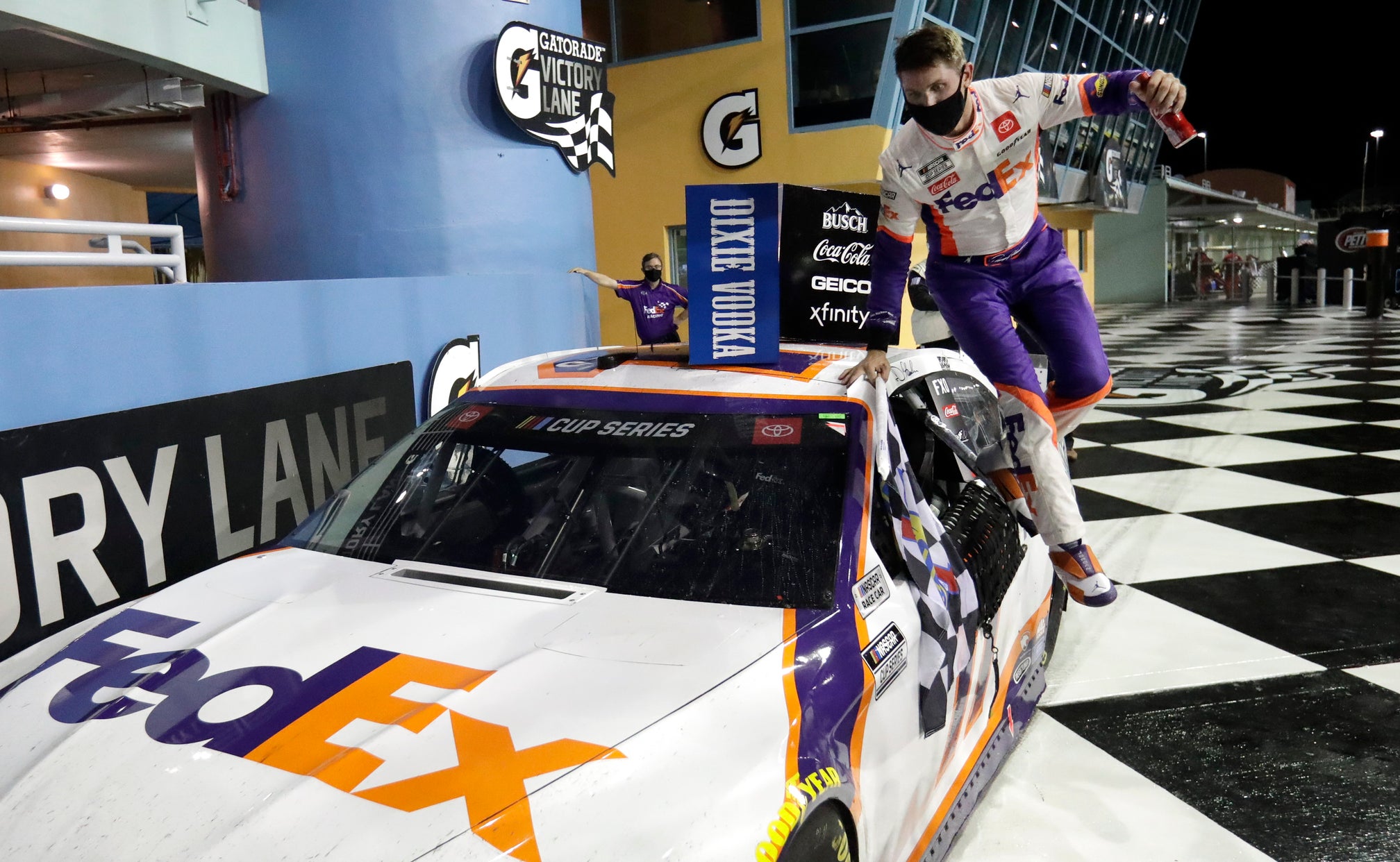 Denny Hamlin wins on a long day at Homestead | FOX Sports