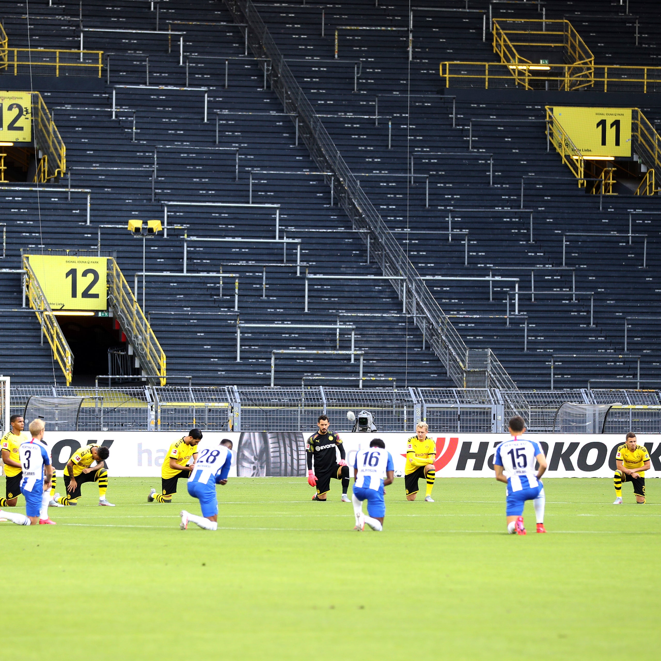 Black Lives Matter In Bundesliga Bayern Keeps Winning Fox Sports