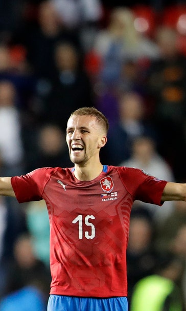 Czech midfielder Tomas Soucek moves to West Ham from Slavia | FOX Sports